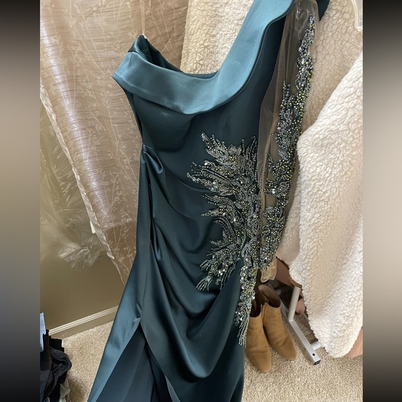 Evening gown - Picture 2 of 6